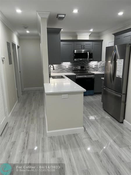 Primary Photo - 2210 NE 56th Pl