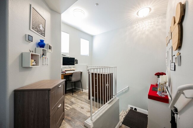 Building Photo - Beautiful 2 bedroom condo-North Las Vegas