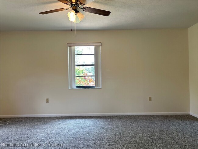 Building Photo - 310 Kite Ave