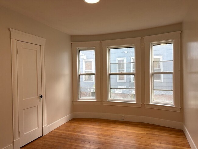 Building Photo - 271-273-273 Pleasant St