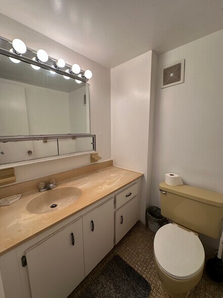 Building Photo - 250 Sunny Isles Blvd