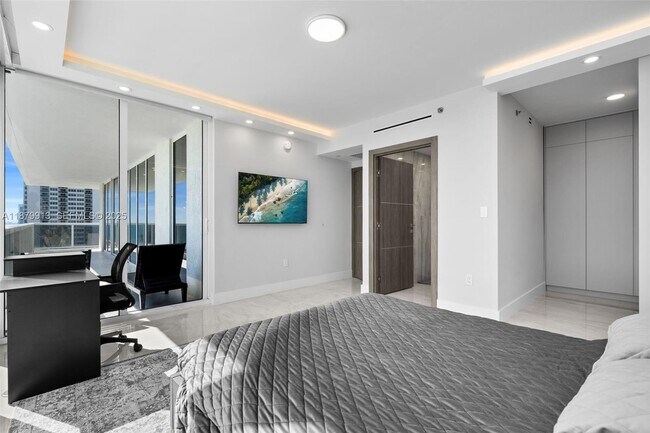 Building Photo - 1830 S Ocean Dr