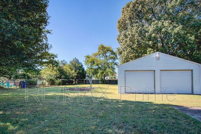 Building Photo - 321 Patrician Dr