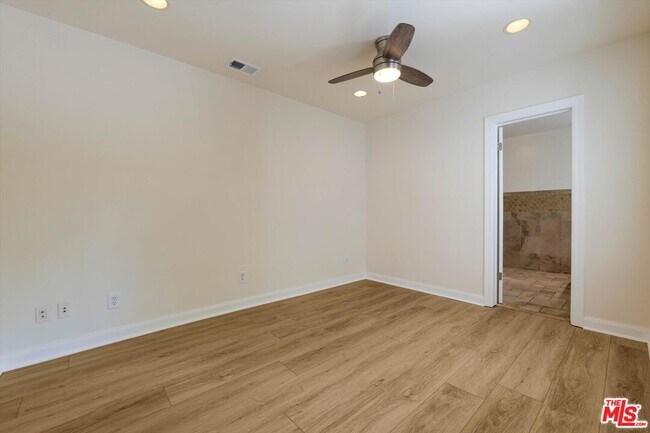 Building Photo - 22750 Clarendon St