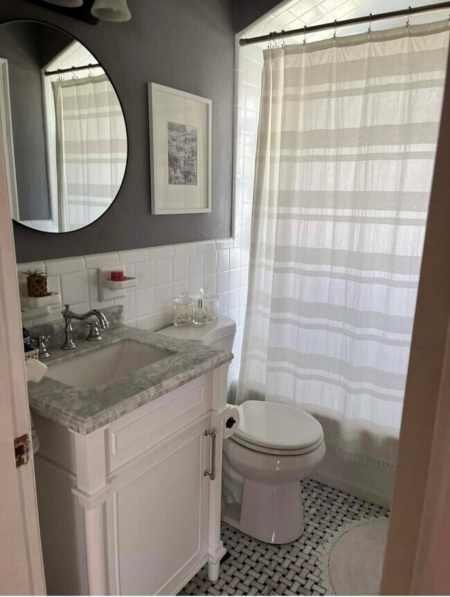 Building Photo - 1330 Wells Ave