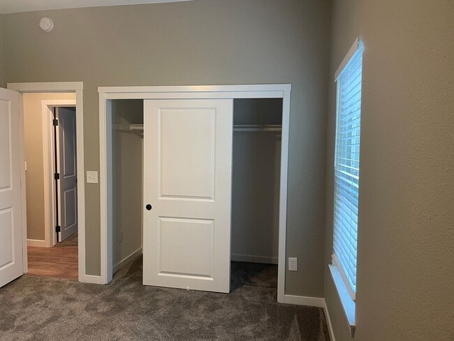 Building Photo - Completely Renovated