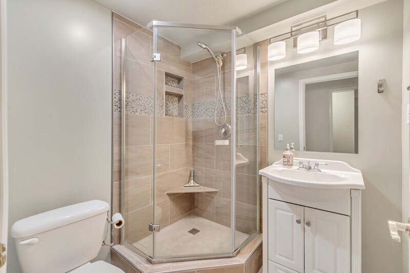 Building Photo - 582 Meadow Hill Dr
