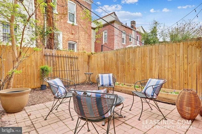 Building Photo - 766 Harvard St NW