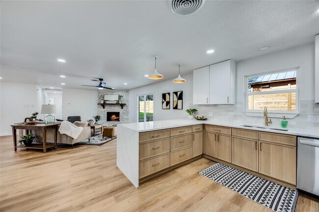 Building Photo - 11704 Indianhead Dr
