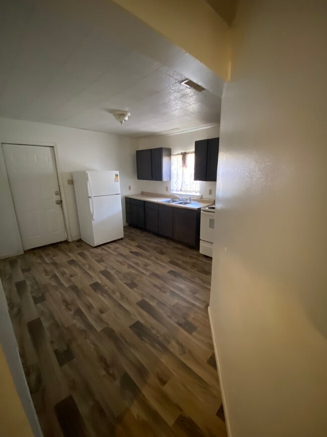 Building Photo - 1307 E Travis St