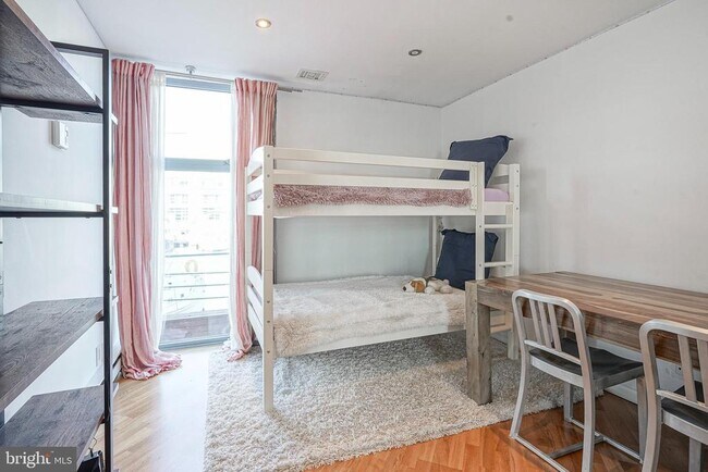 Building Photo - 3 N Christopher Columbus Blvd