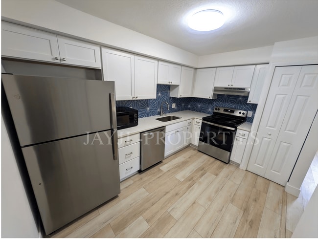 Building Photo - 1997 Bonneville Dr