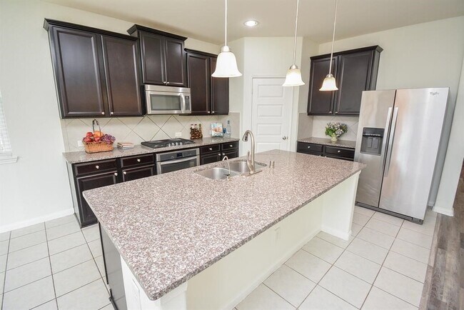 Building Photo - 22211 Weller Oaks Dr