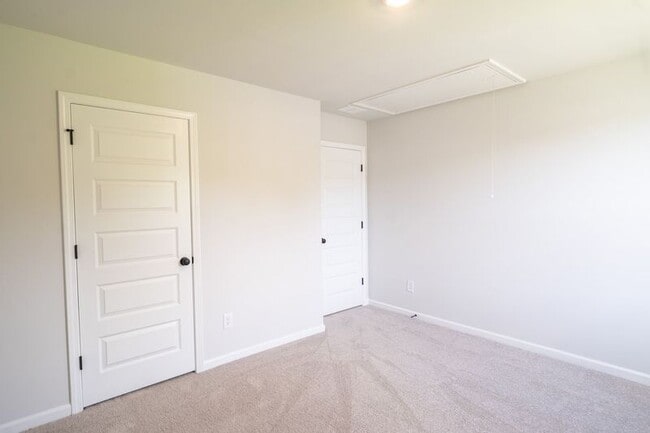 Building Photo - 142 Geranium Wy