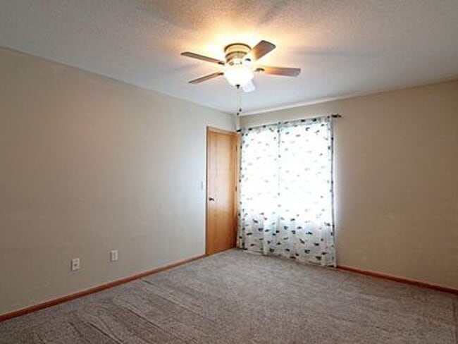 Building Photo - Great NE location -  4 bedroom 2.5 bath with attached 2 stall garage. Close to shopping & restaur...