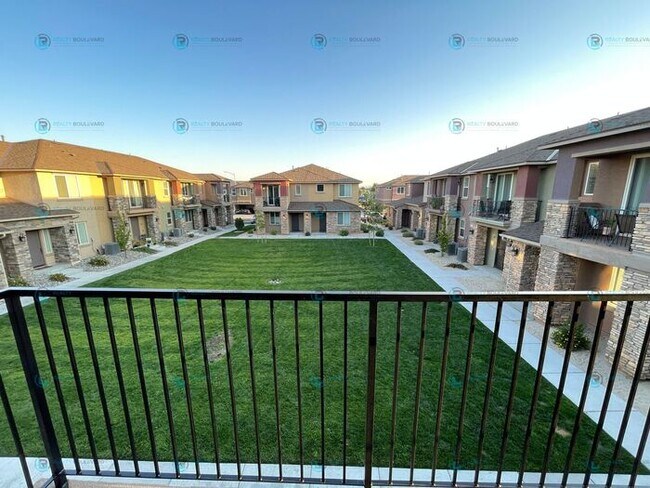 Building Photo - Half month FREE!!! Luxury and Convenience: Fully Equipped 3-Bedroom 2.5 Bathroom 2 car garage Con...