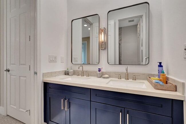 Building Photo - 11615 Paradise Cove Ln