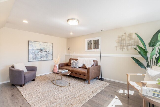Building Photo - LIM DUPLEX