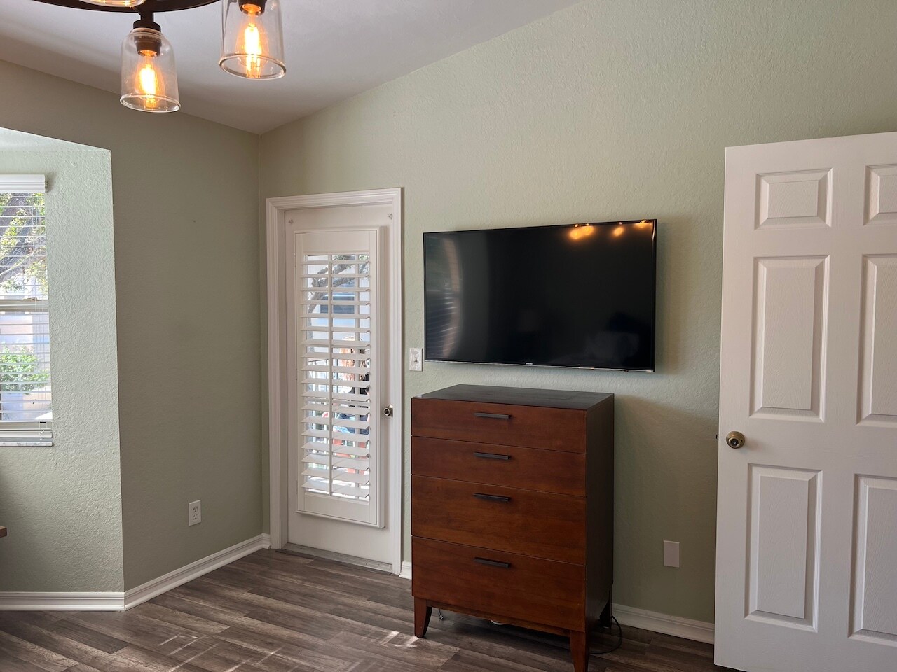 Master BD/entrance to screen balcony - 1096 Woodshire Ln