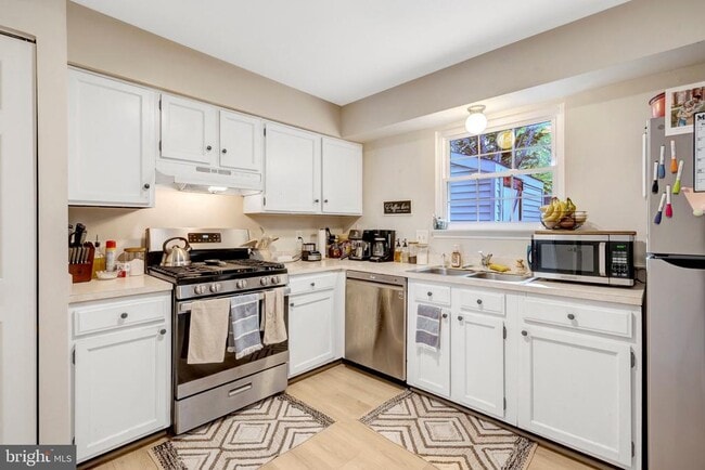 Building Photo - 14831 Basingstoke Loop