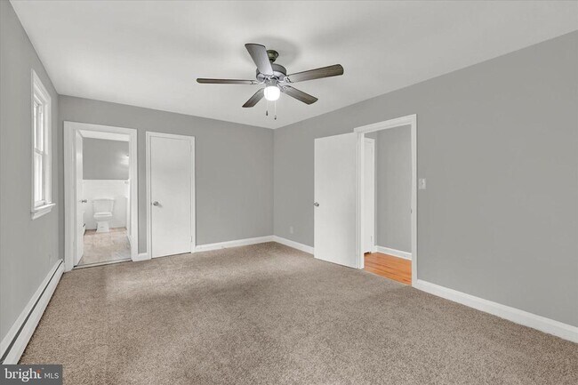 Building Photo - 260 Paradise Rd