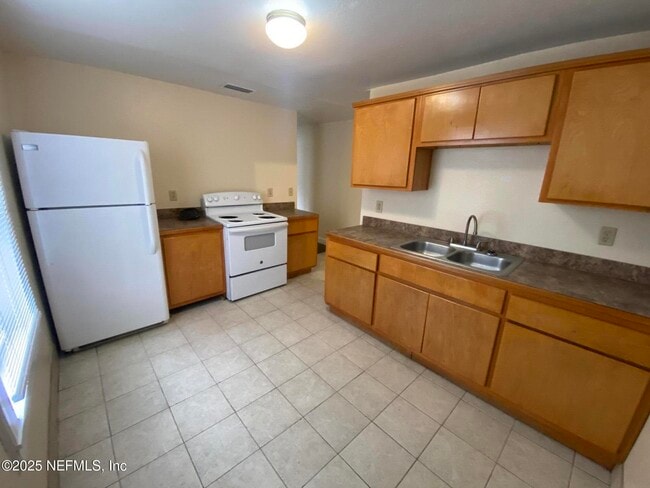 Building Photo - 345 Stockton St