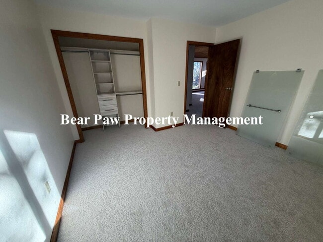 Building Photo - Two bedroom, two bath Bailey Beauty!