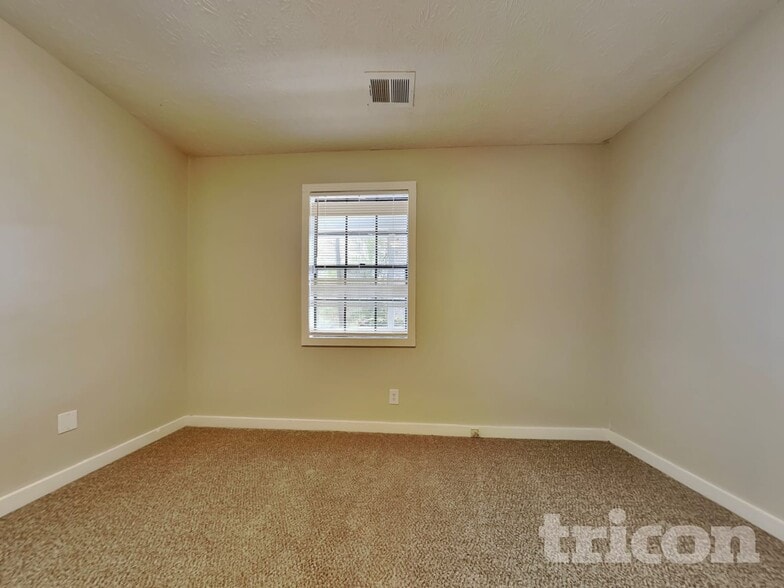 Building Photo - 285 Fireside Way