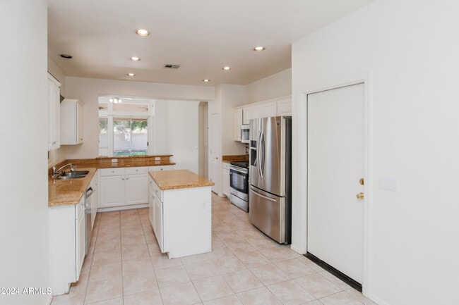 Building Photo - 1375 W Musket Way