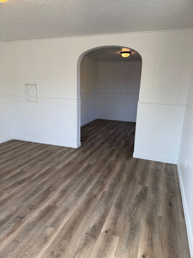 Building Photo - behe02