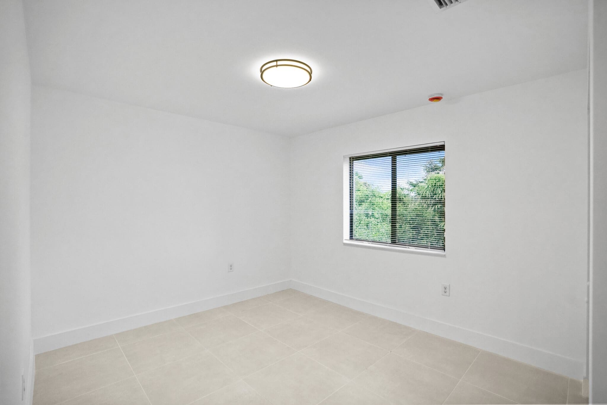 Building Photo - 5823 NW 30th Ave