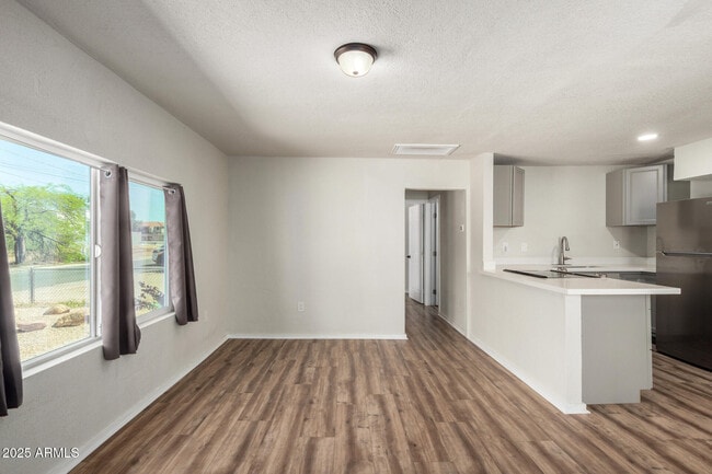 Building Photo - 1424 S Bonarden Ln