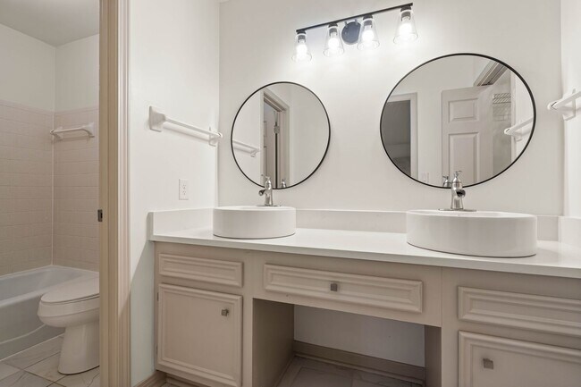 Building Photo - Lake Forest Golf Community