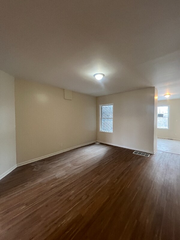 Building Photo - 260 N 7th St