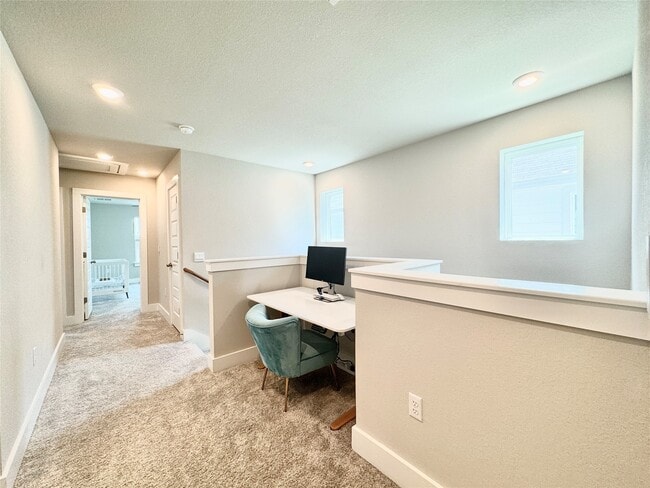 Building Photo - 7103 Silver Star Ln