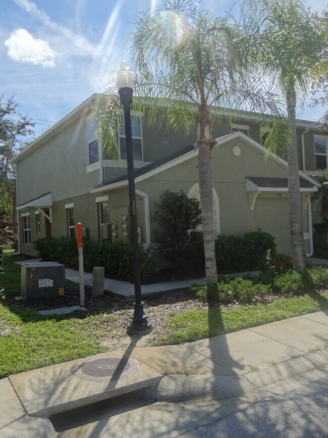 Building Photo - 4 bedroom, 2.5 bath, 1 car garage townhouse