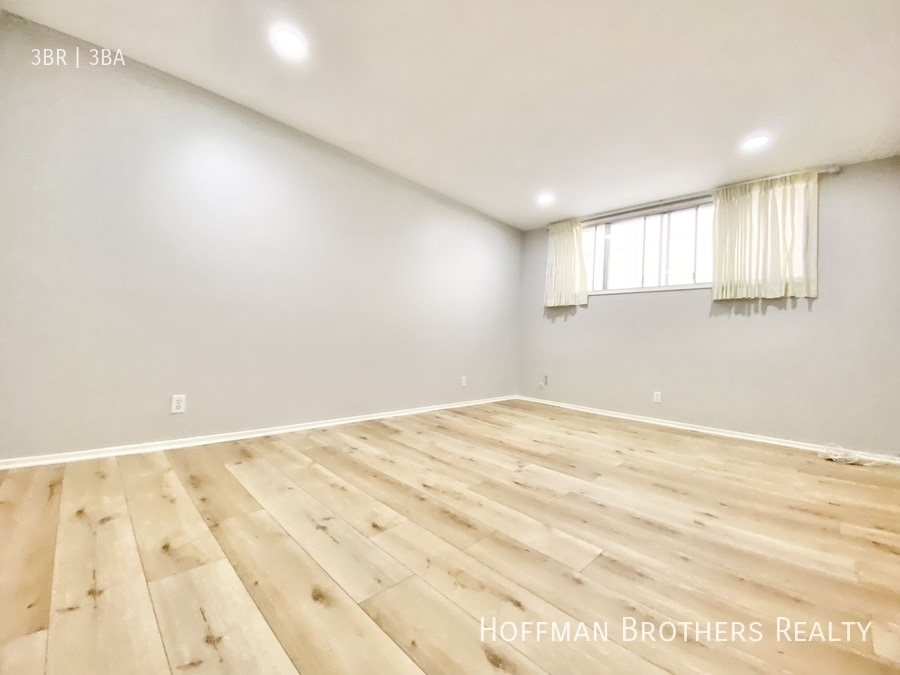 Building Photo - 931 S Wooster St