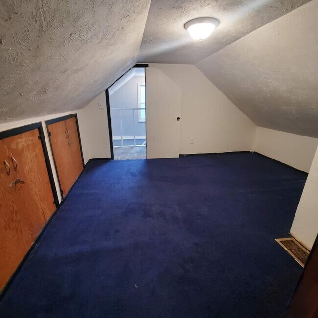 Building Photo - Charming 4-Bedroom Home Near Downtown & Kellogg