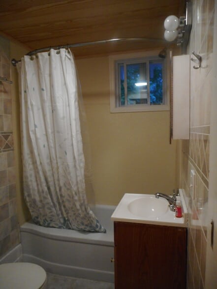 Building Photo - 1400 E Chilhowie Ave