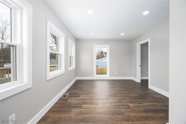 Building Photo - 3101 Wagoner St