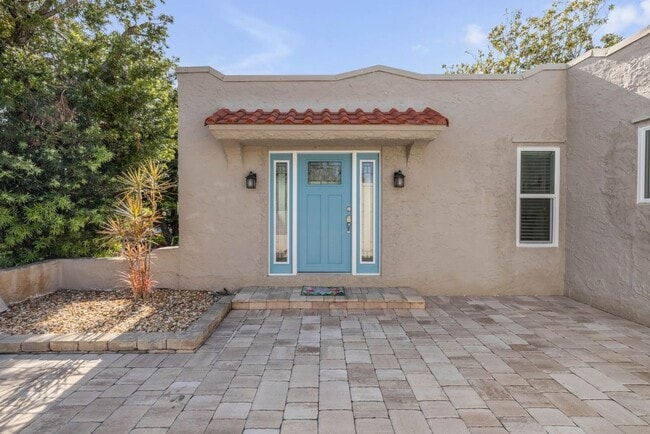 Primary Photo - Renovated Spanish-Style 2/1 Beach Bungalow...
