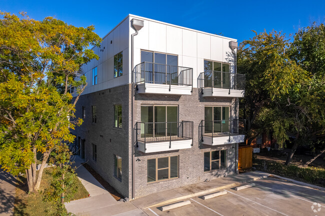 Building Photo - The Flats at Medical District