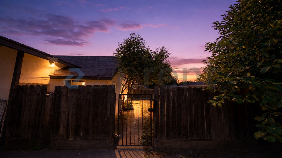 Building Photo - 3634 E Madison Ave