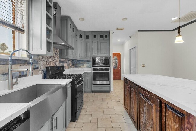 Building Photo - 16017 Congo Ln
