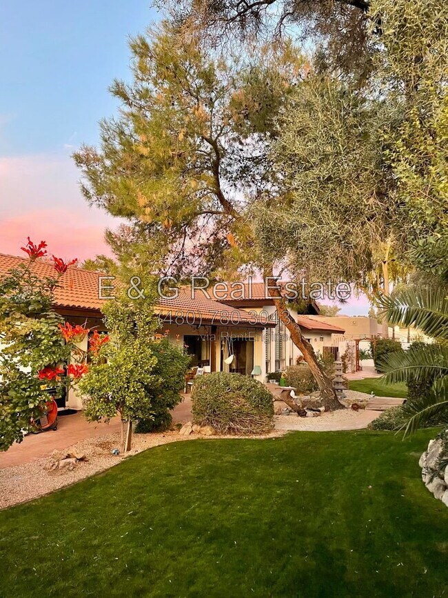 Building Photo - 8617 E Larkspur Dr