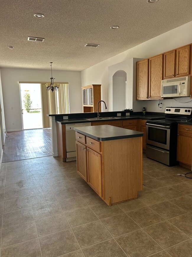 Building Photo - 136 Grantham Dr