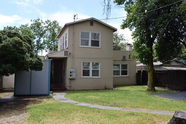 Building Photo - W20th 1011 #B