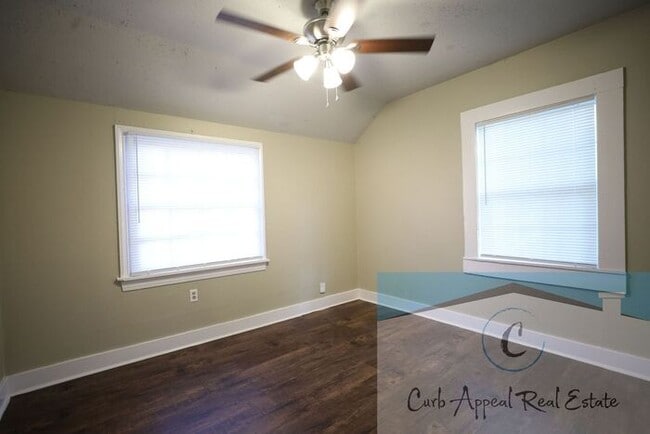 Building Photo - Recently renovated 3 bed, 1.5 bath home - back deck, garage, fenced yard!!