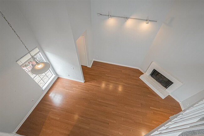 Building Photo - 9809 Richmond Ave.