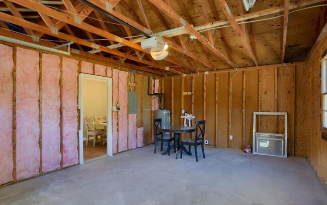 Building Photo - "Charming 3-Bedroom Home on Wilmington Hig...